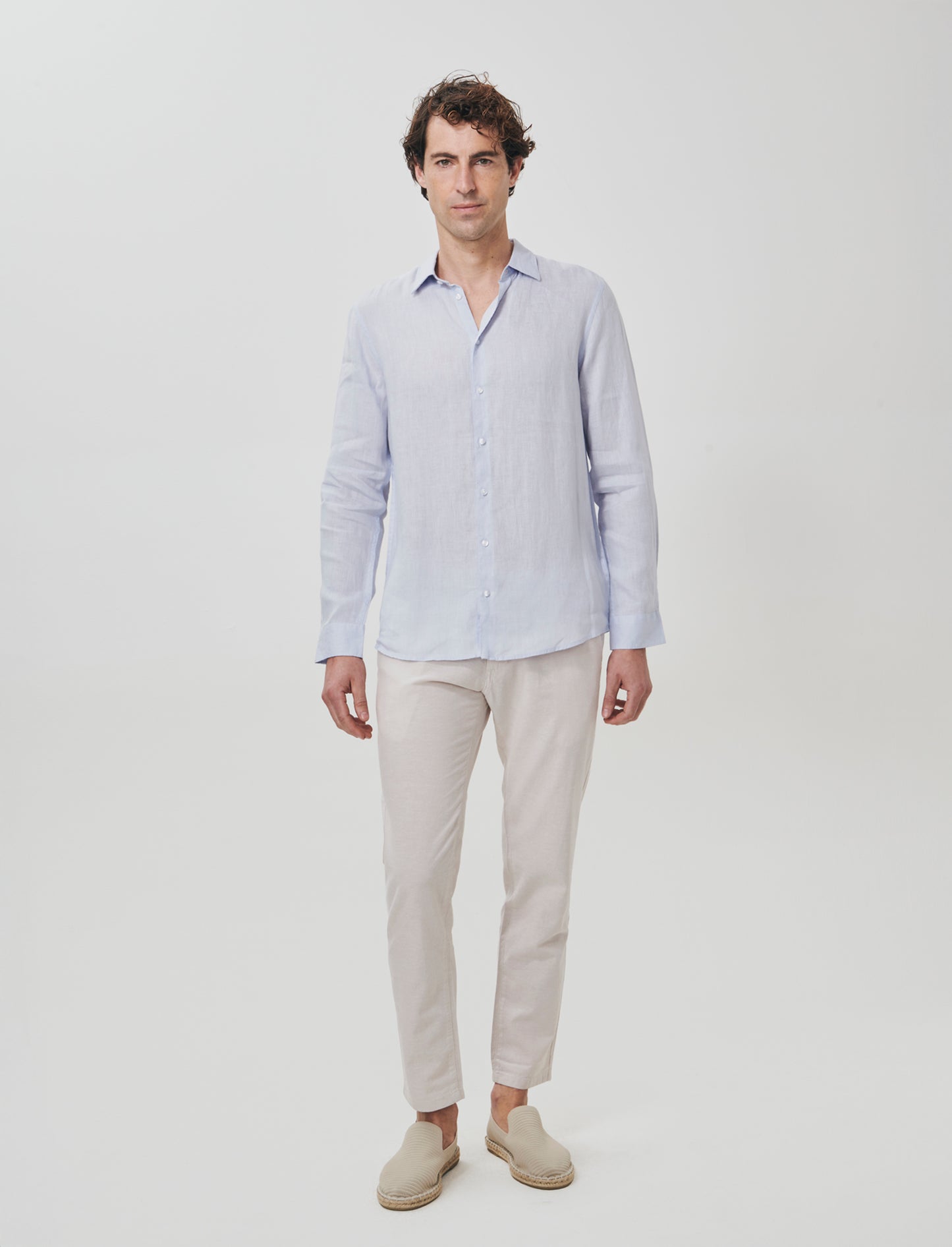 Camicia in lino leggero con collo francese - Celeste polvere