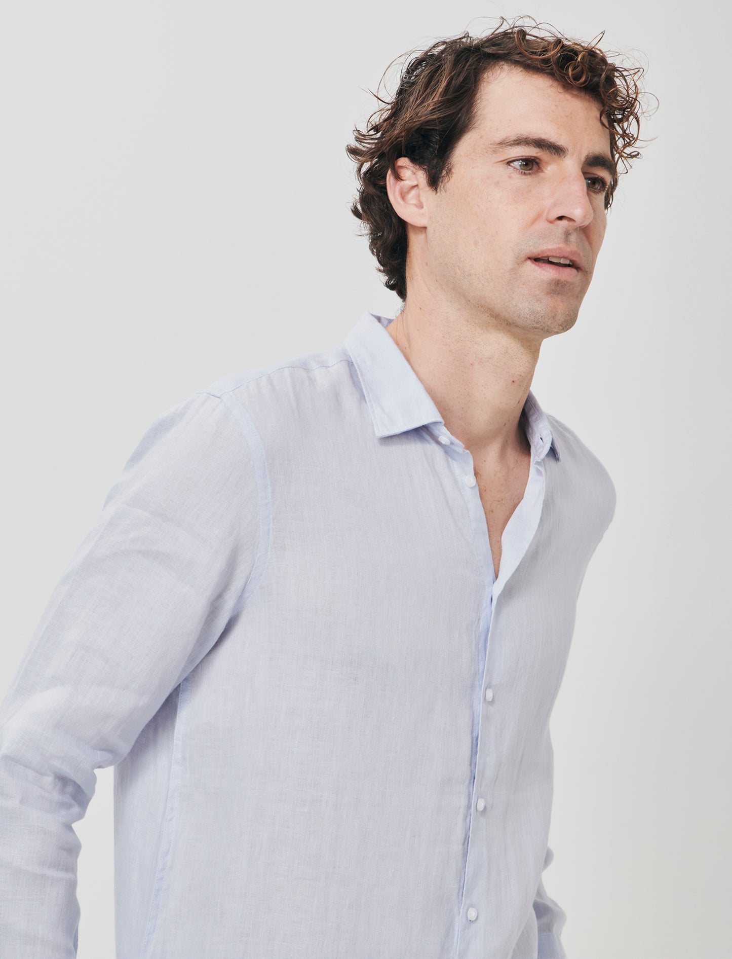 Camicia in lino leggero con collo francese - Celeste polvere