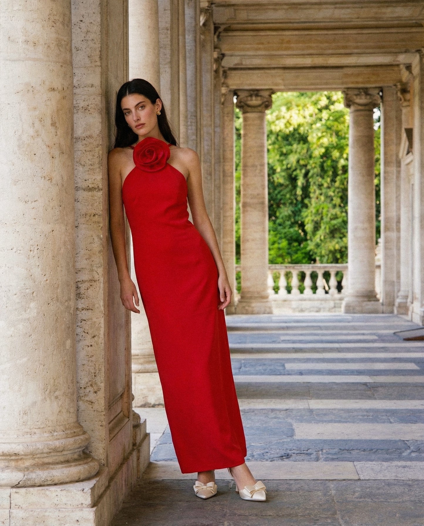 Vestito lungo con spalline e fiore decorativo - Aragosta