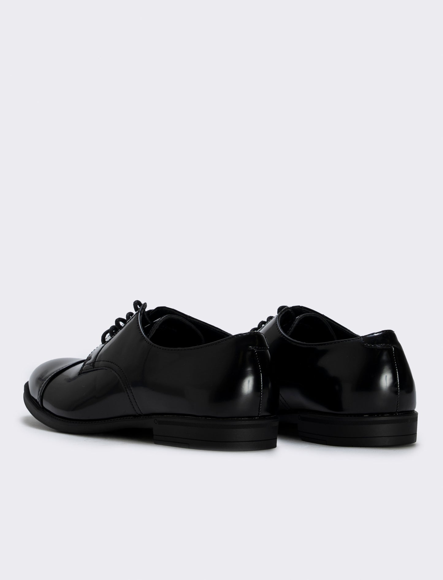 Scarpa stringata lucida in poliuretano nero - Nero
