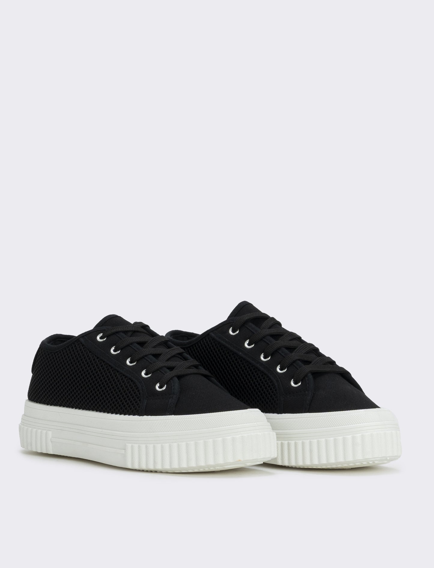 Net-effect sneakers in two colors - Black