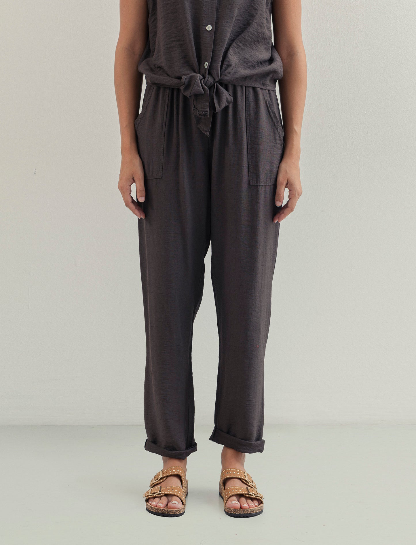Pantalone con tasche a toppe ed elastico in vita - Moro