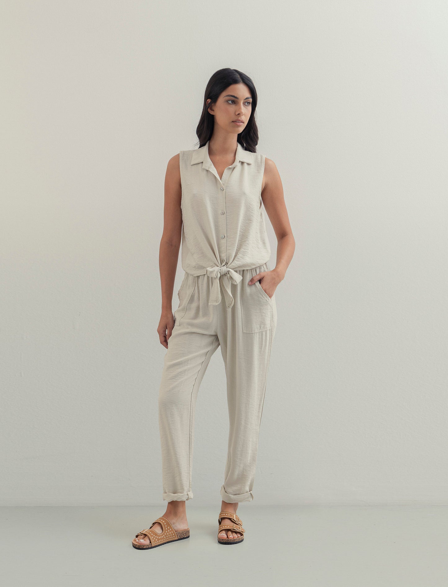 Pantalone con tasche a toppe ed elastico in vita - Sabbia