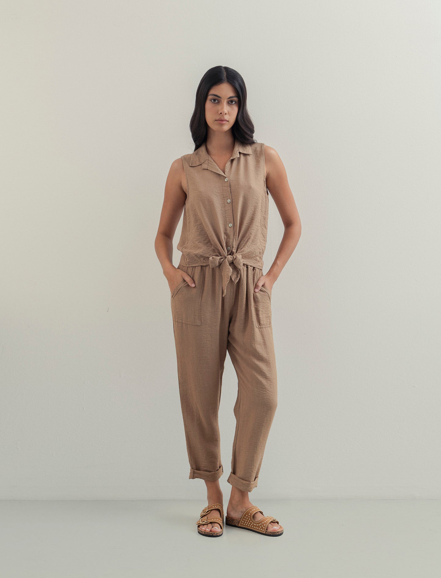 Pantalone con tasche a toppe ed elastico in vita - Cammello