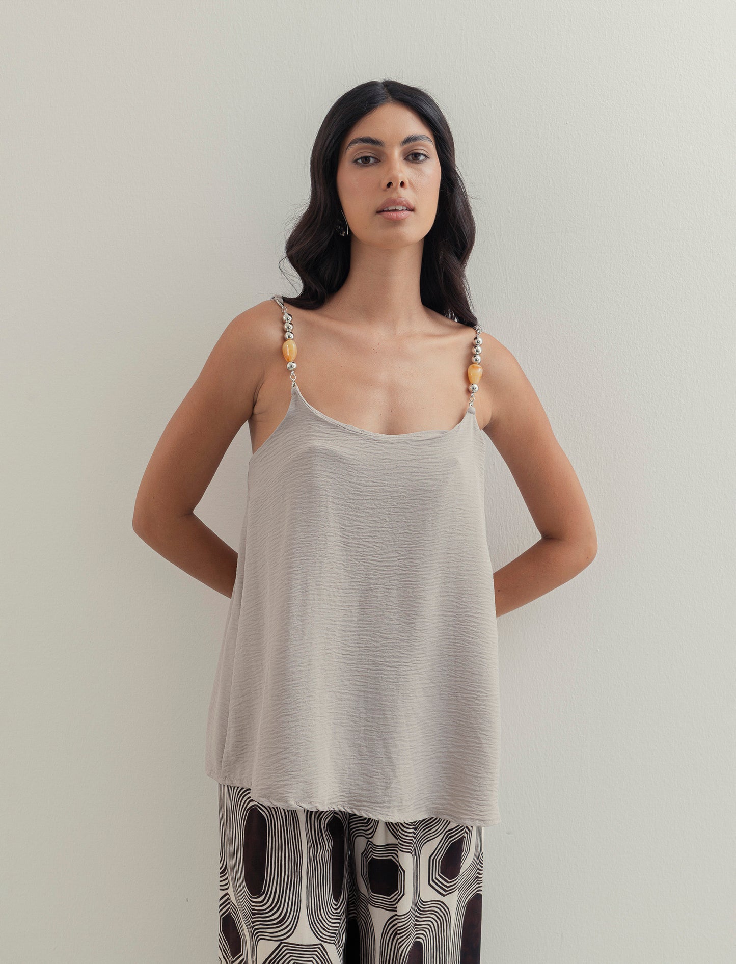 Top con bretelle con accessorio - Grigio fango