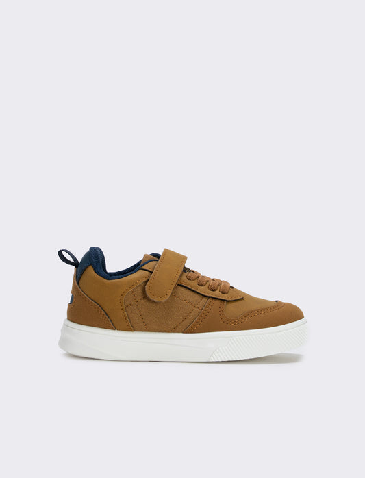 Sneakers da bambino con lacci. - Cammello