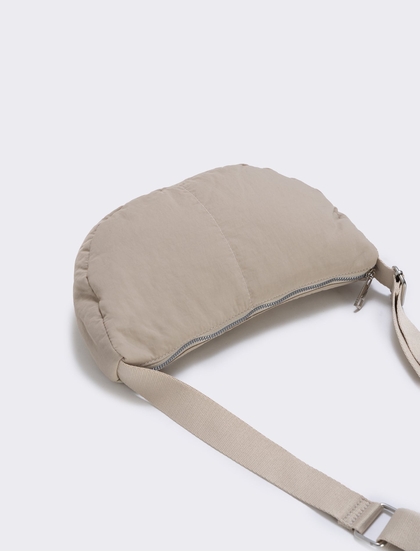 Borsa mezzaluna in nylon con tracolla - Beige