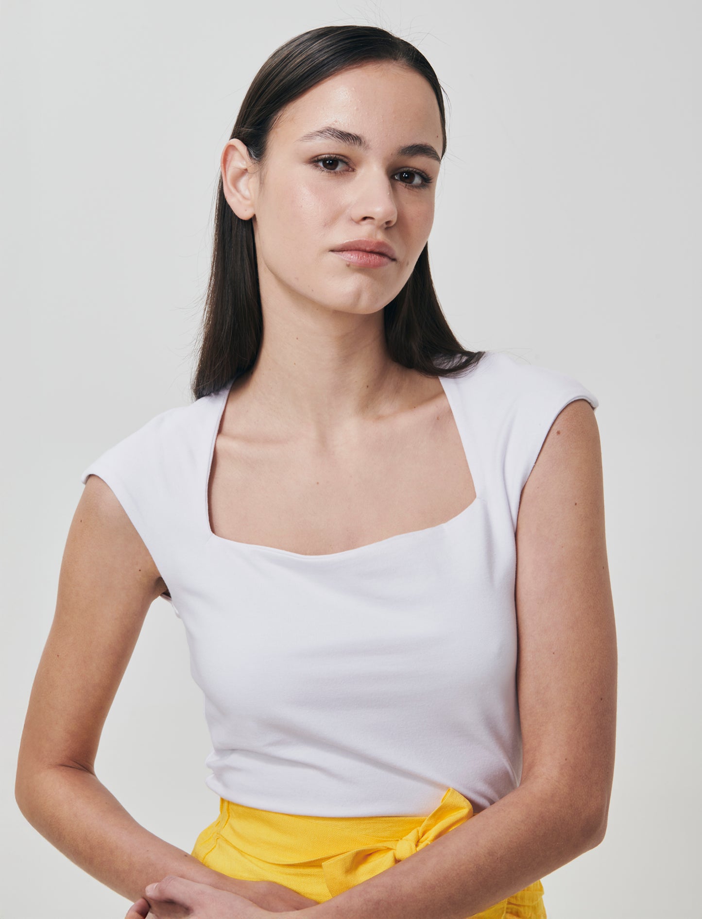 T-Shirt Slim con Spalla Scesa e Scollo Quadrato - Bianco