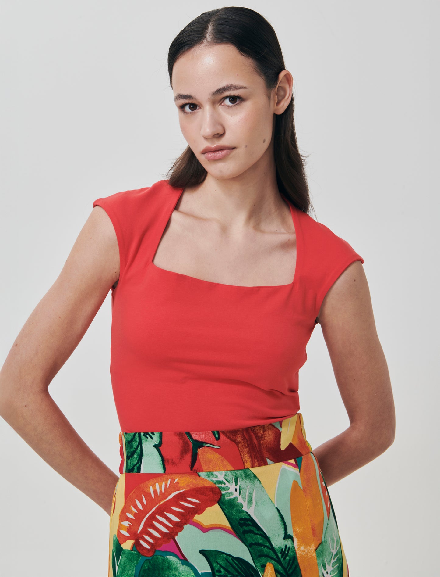 T-Shirt Slim con Spalla Scesa e Scollo Quadrato - Corallo