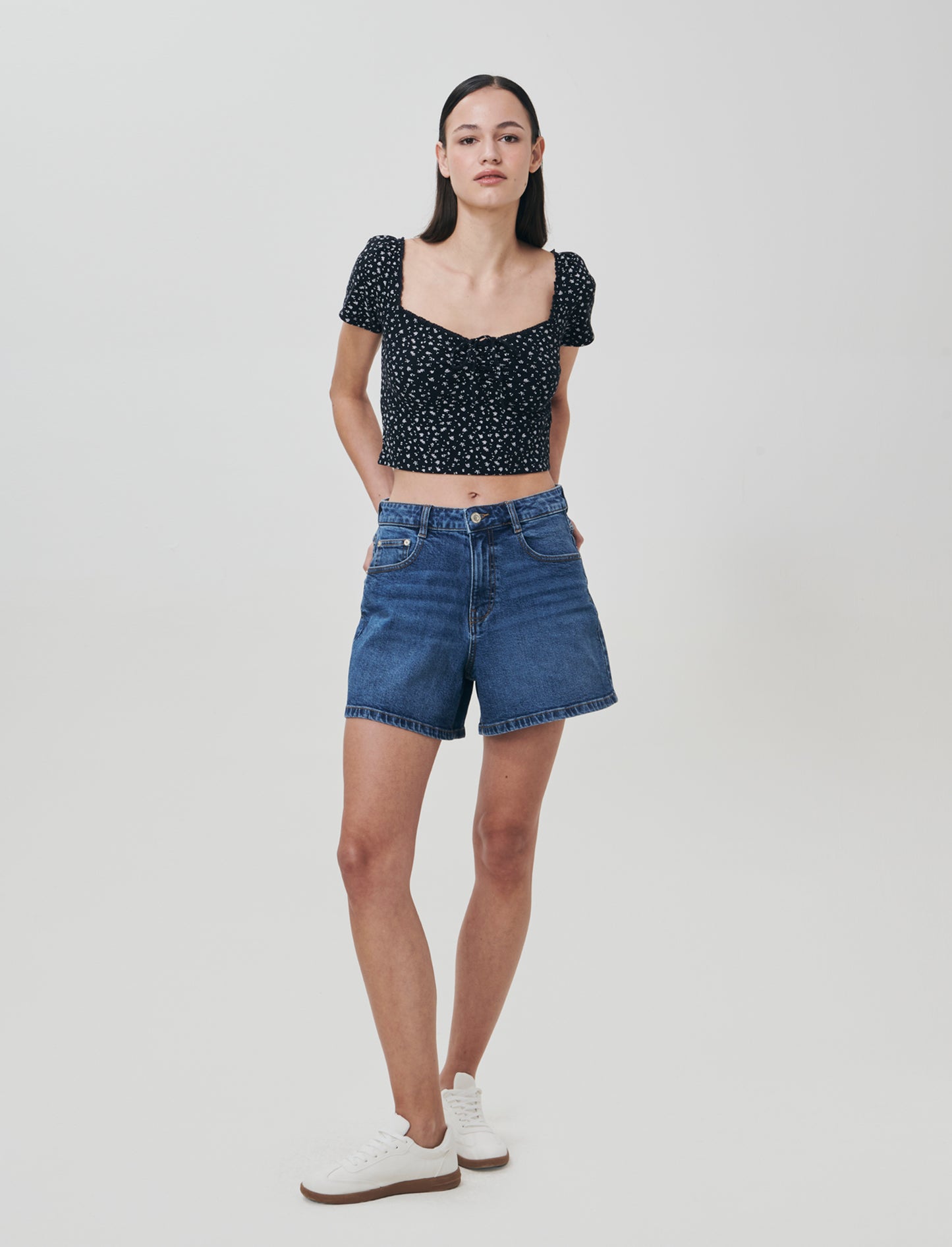 Top arricciato con manica corta slim - var 1
