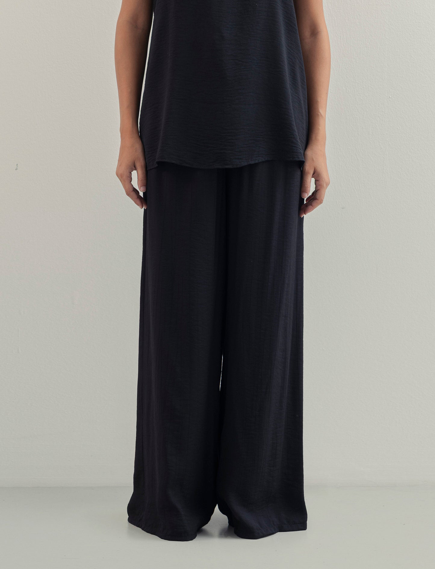 Pantalone largo con coulisse sottile - Nero