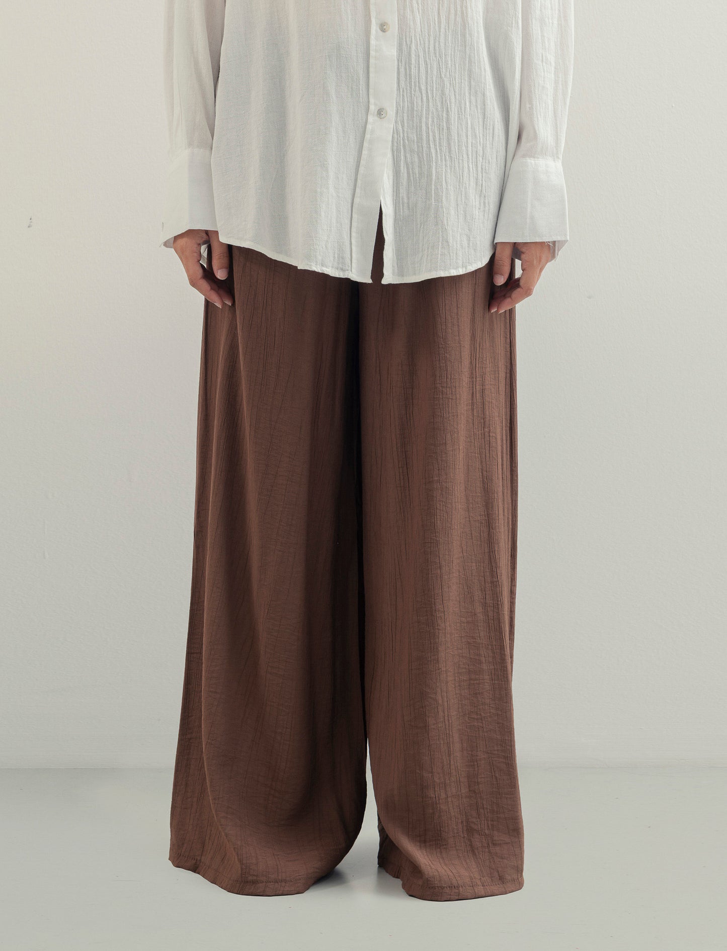 Pantalone largo con coulisse sottile - Moro