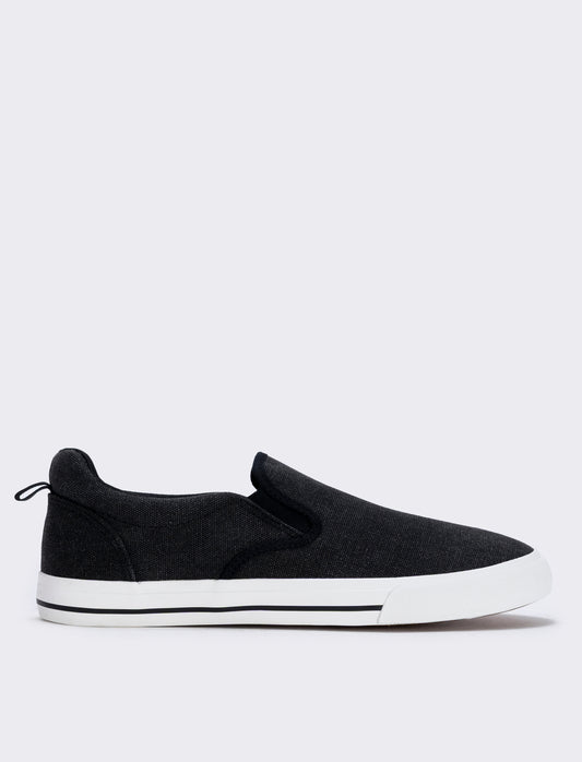 Slip-on in tela disponibili in due colori - Nero