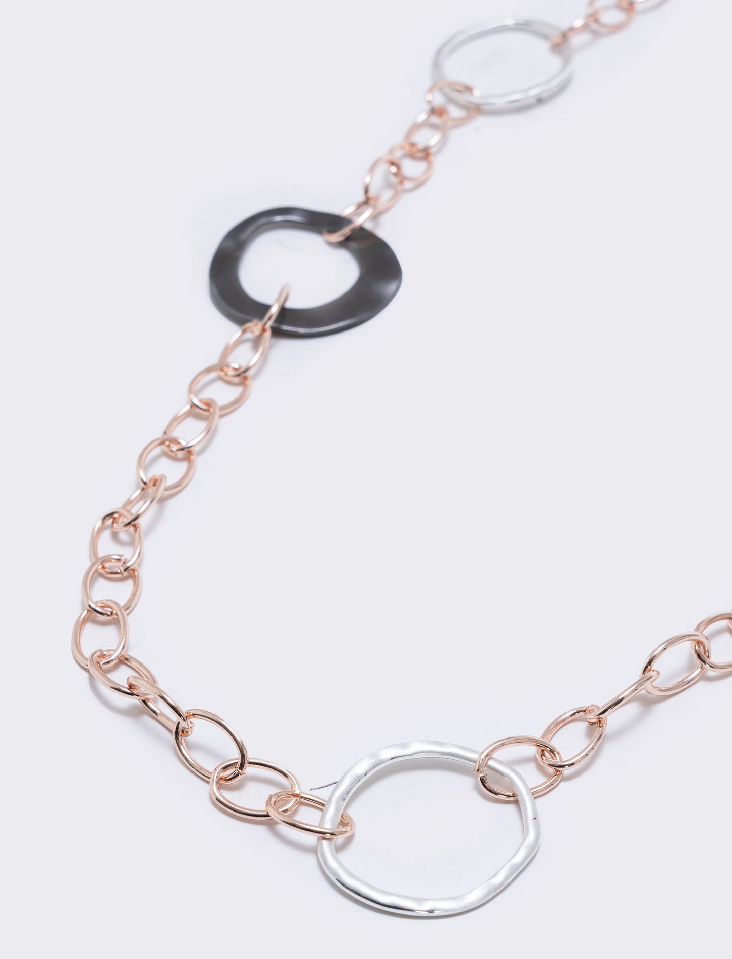 Collana lunga con cerchi effetto perla - Rosa