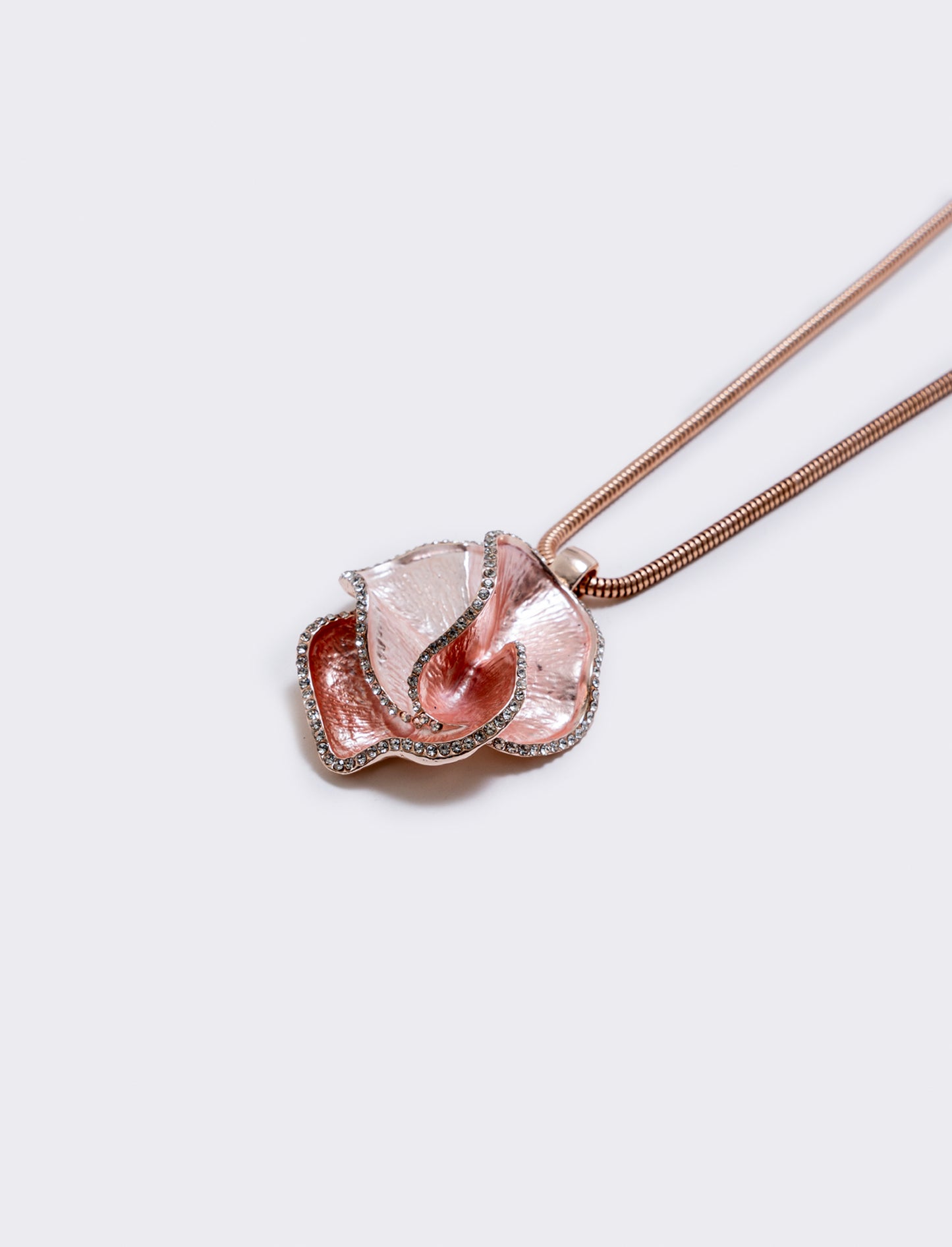 Long necklace with elegant gradient flower - Gold