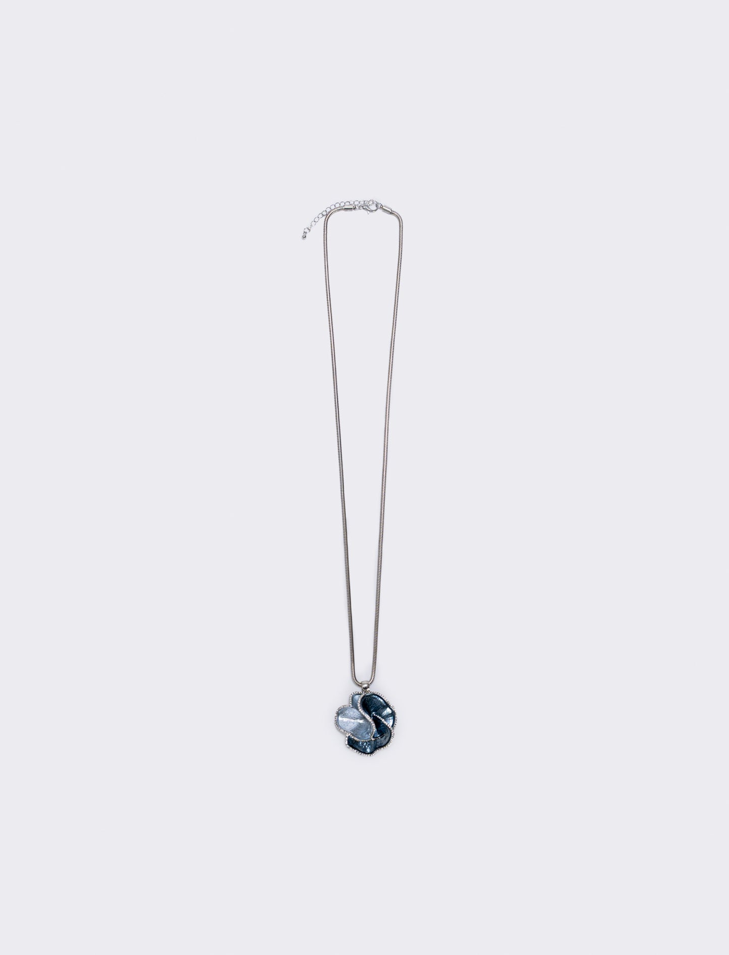 Collana lunga con fiore sfumato elegante - Argento