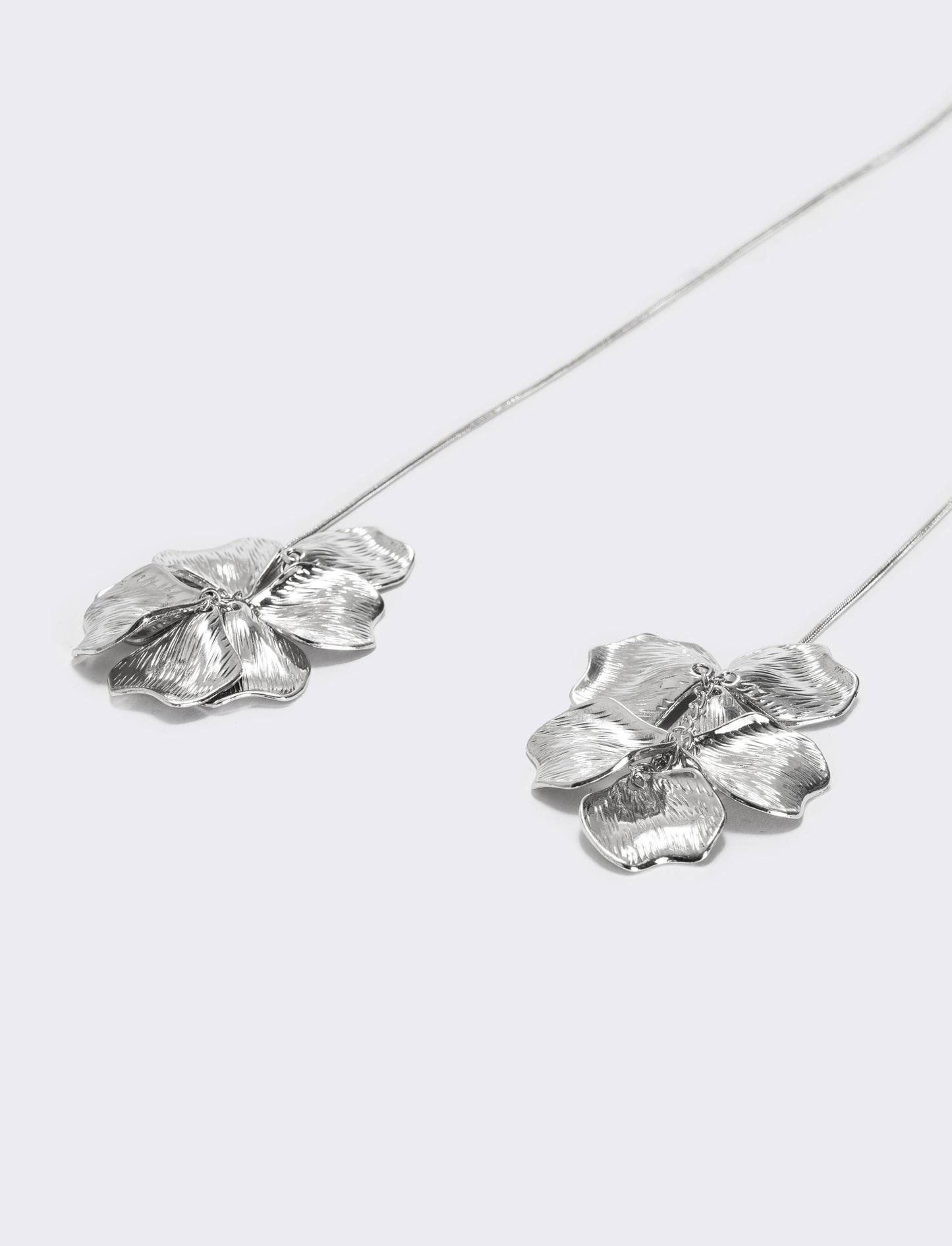 Collana saliscendi con petali eleganti - Argento