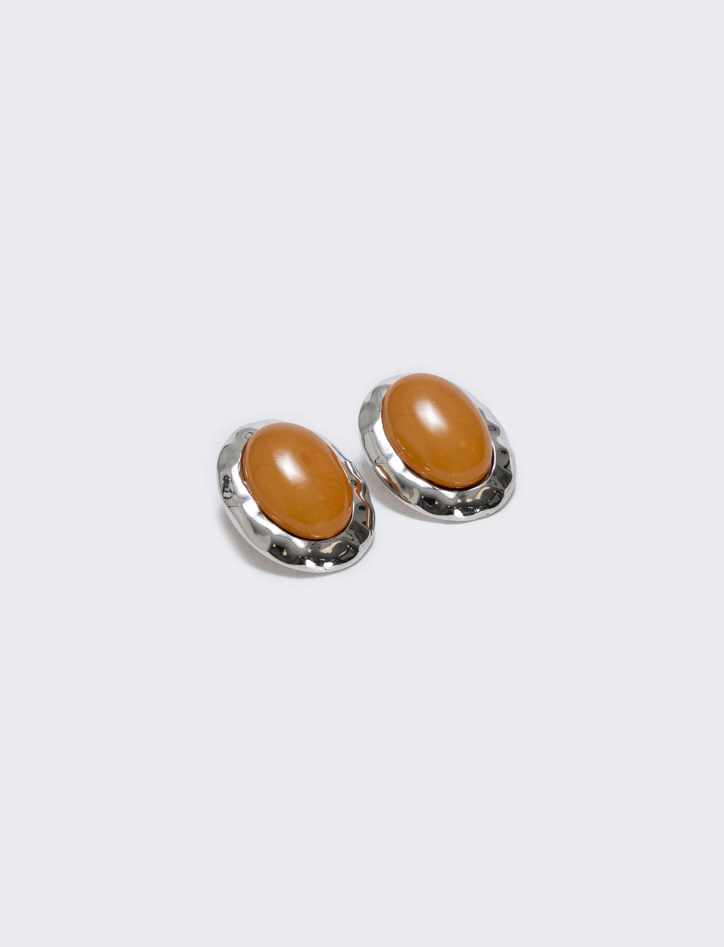 Orecchini bottone clip per donne eleganti - Marrone