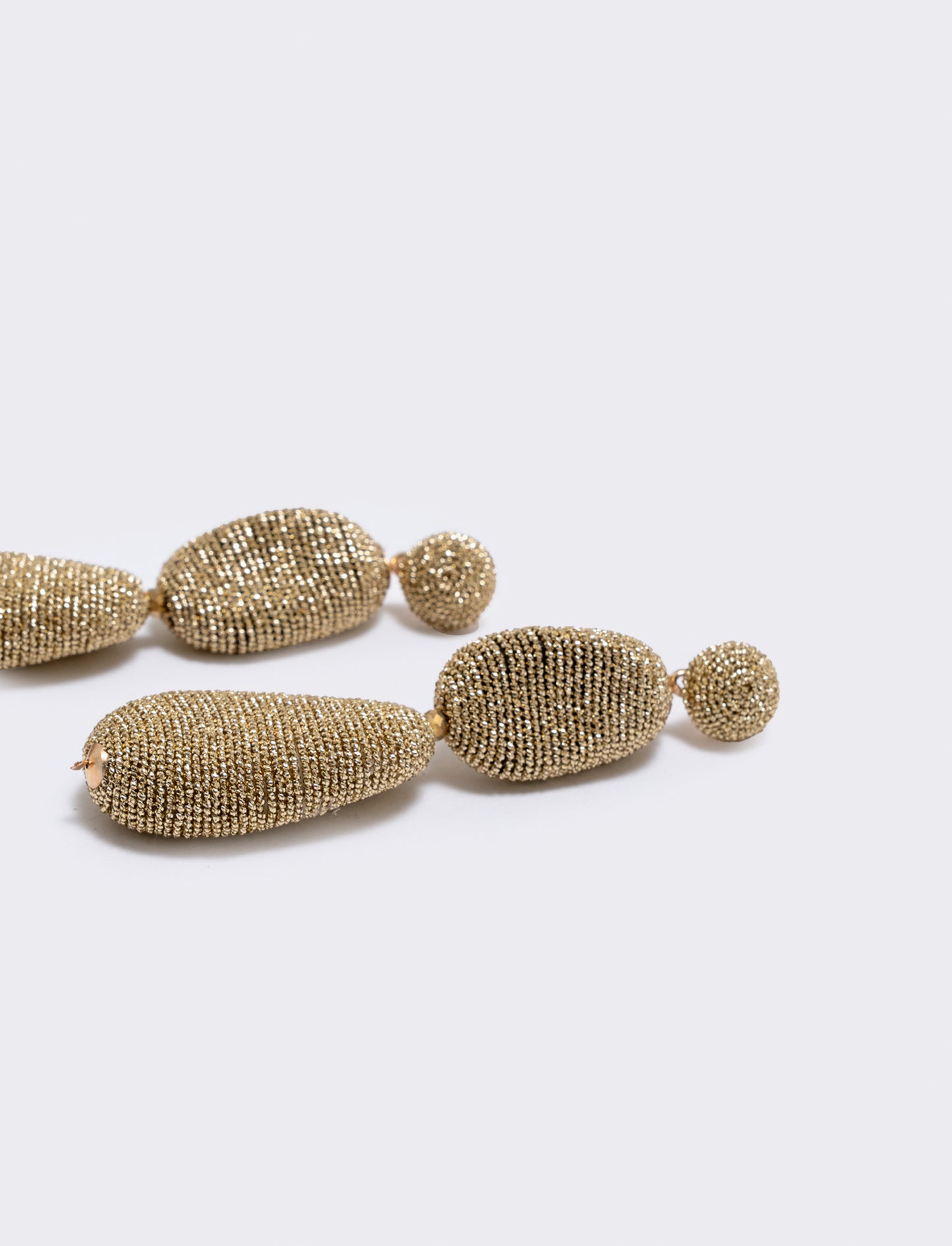 Orecchini pendenti rivestiti filo lamè - Oro