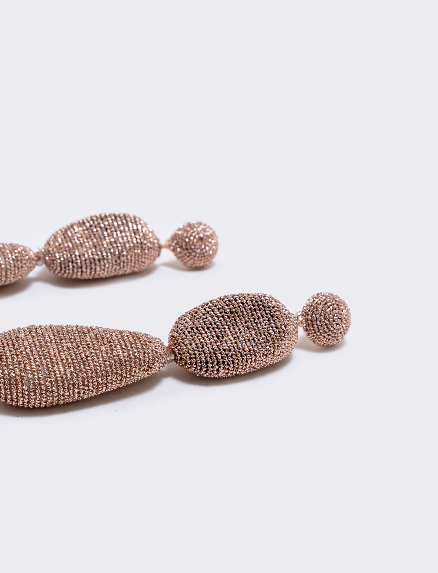 Orecchini pendenti rivestiti filo lamè - Oro rosa