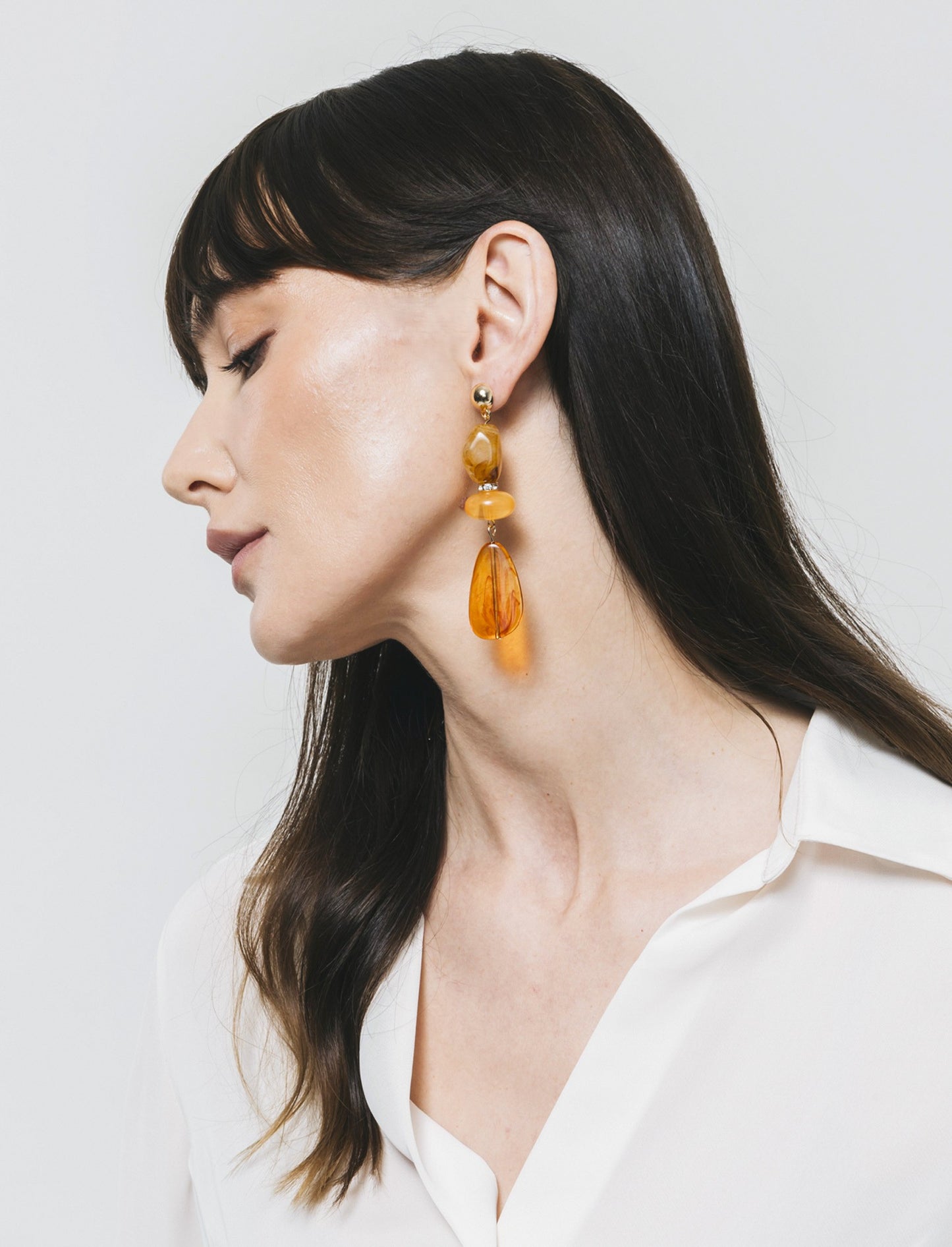 Orecchini Pendenti con Tre Pietre Eleganti - Marrone