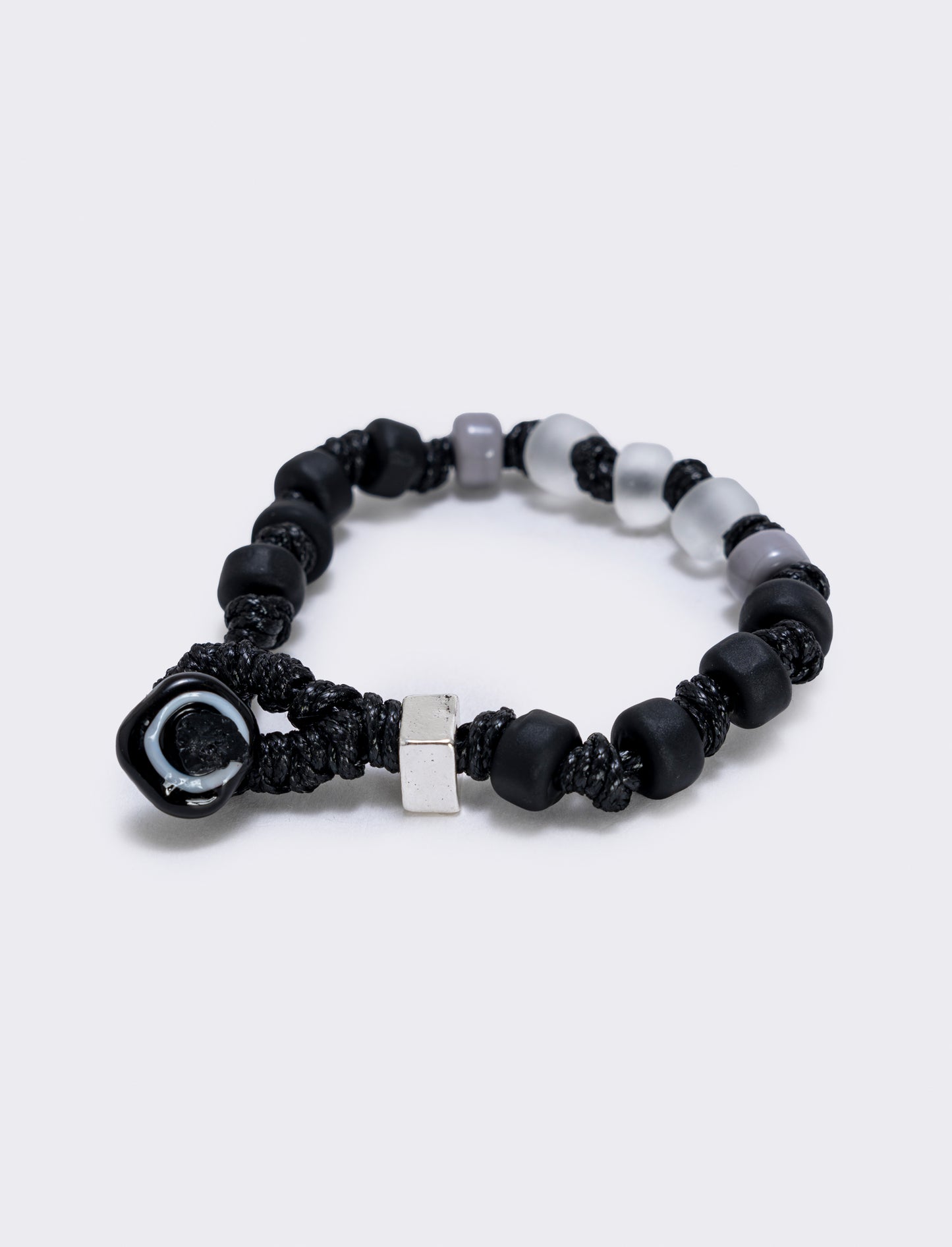 Bracciale colorato in tessuto elegante - Nero