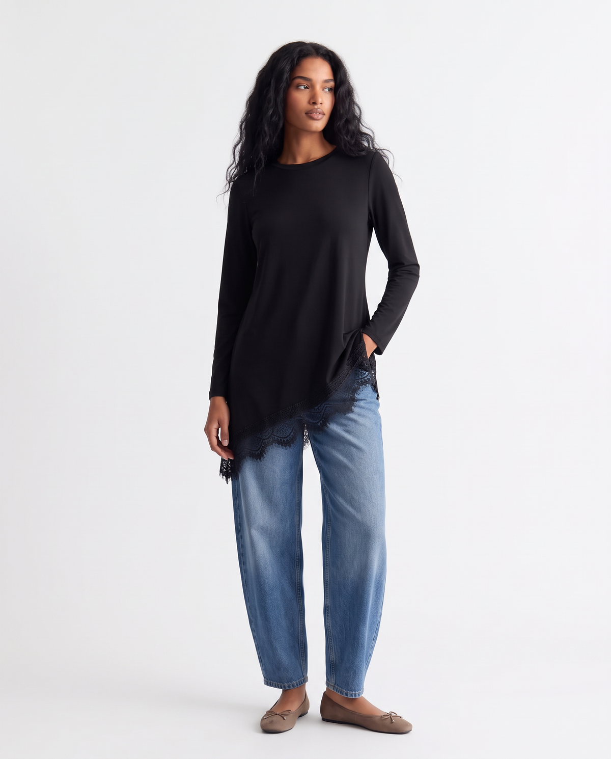 Maglia con pizzo al fondo - Nero