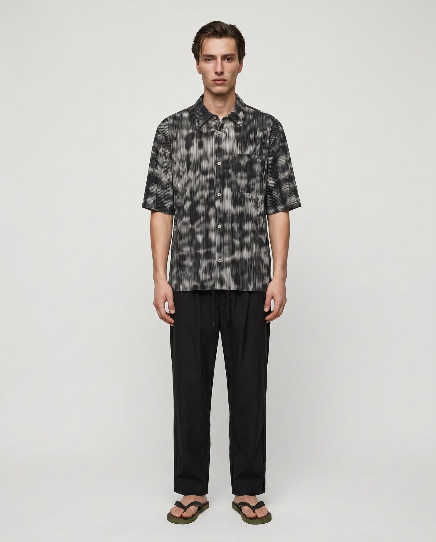 Pleated shirt with abstract print - Black