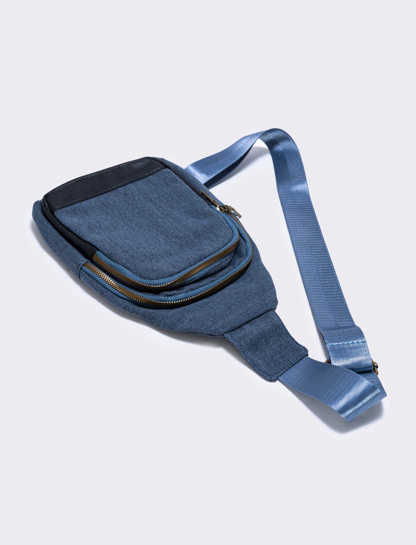 Zaino monospalla nylon per uomo - Blu