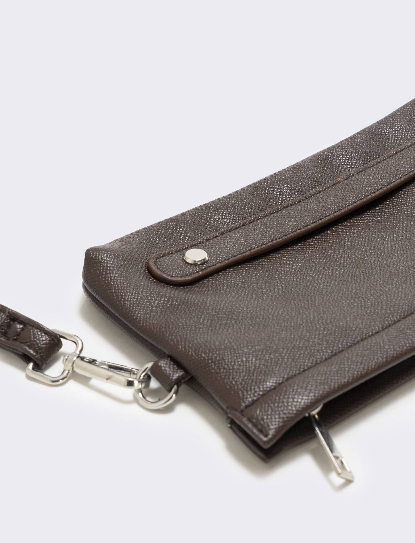 Pochette uomo con zip elegante e pratica - Moro