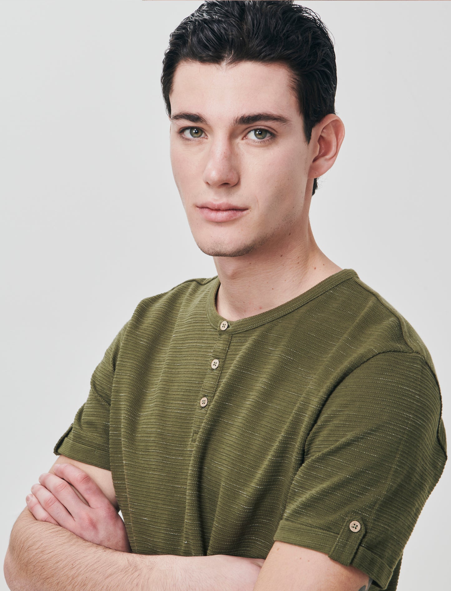 T-shirt serafino slub con bottoni legno - Verde oliva