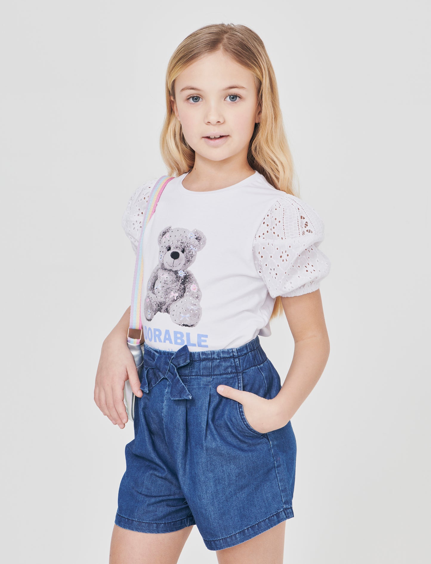 T-shirt in cotone con maniche in pizzo e strass - Bianco
