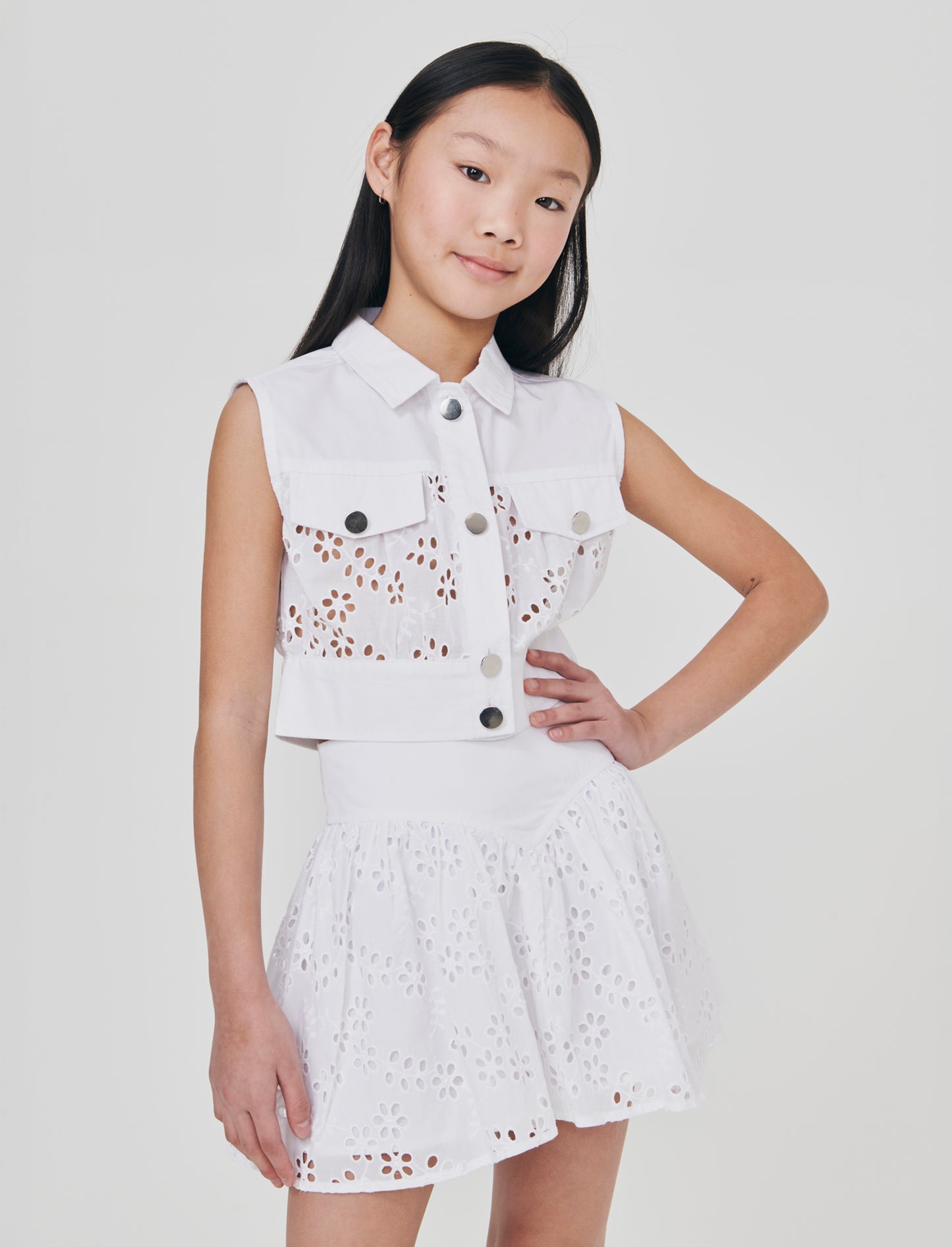 Gilet in sangallo da bambina con bottoni - Bianco