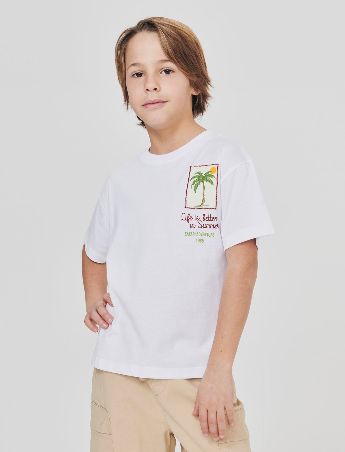 T-shirt with applied patch and boxy collar - White