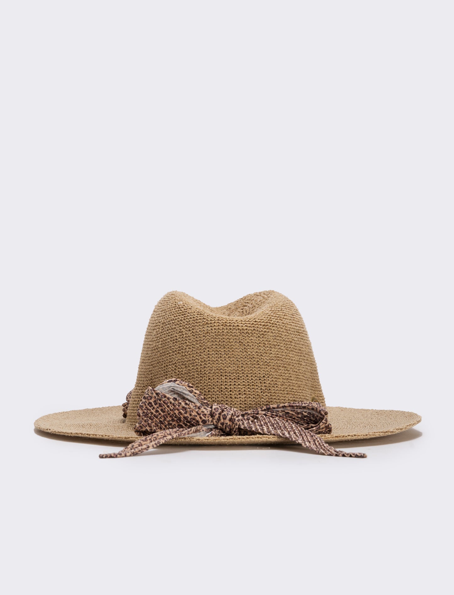 Wide-brimmed hat with elegant scarf - White