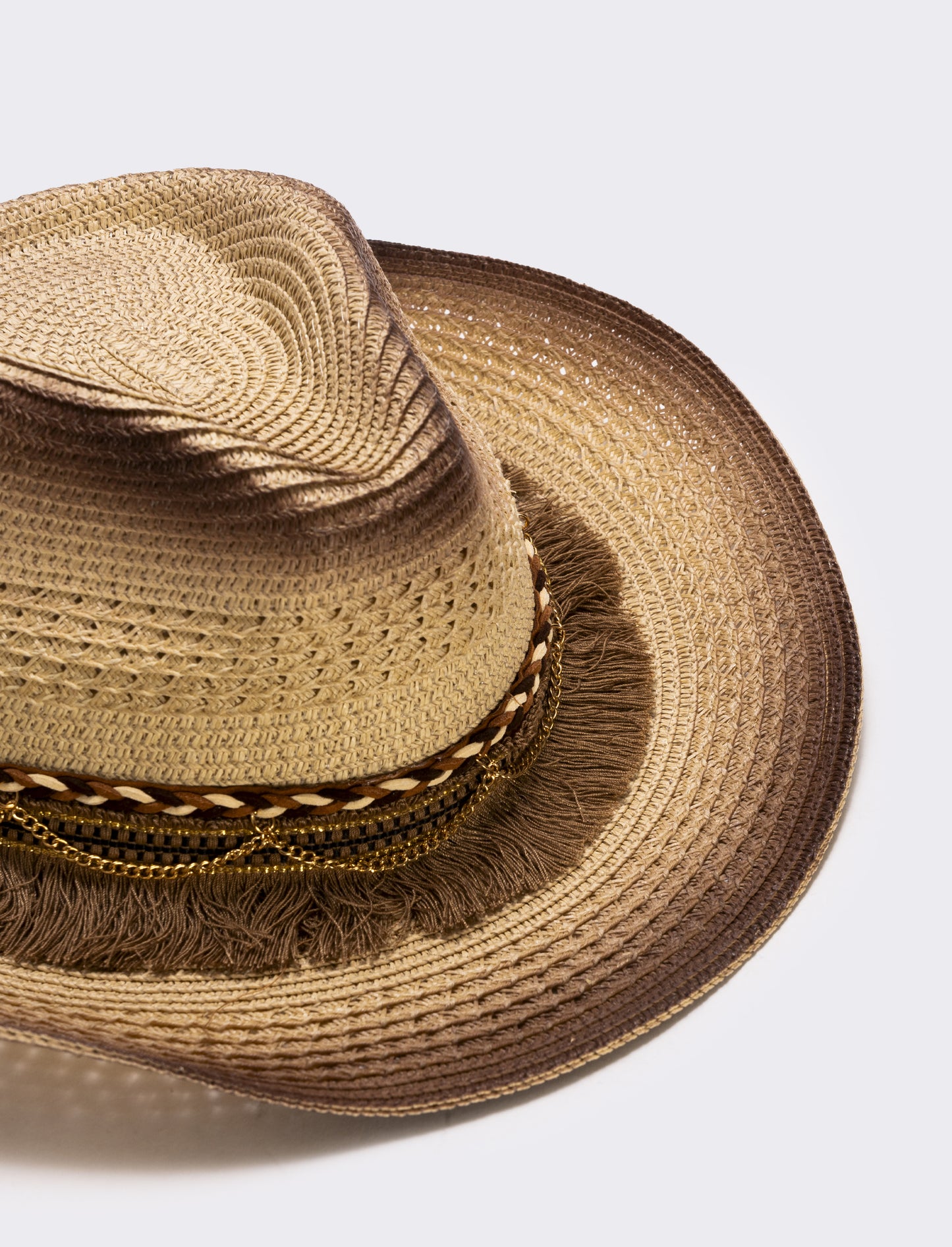 Fringed cowboy hat with chain - White