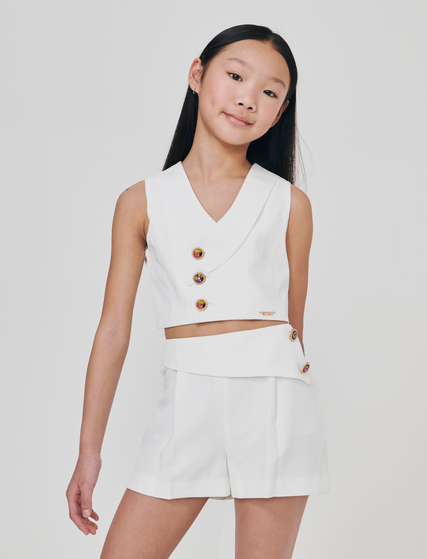 Gilet elegante con bottoni gioiello. - Bianco latte