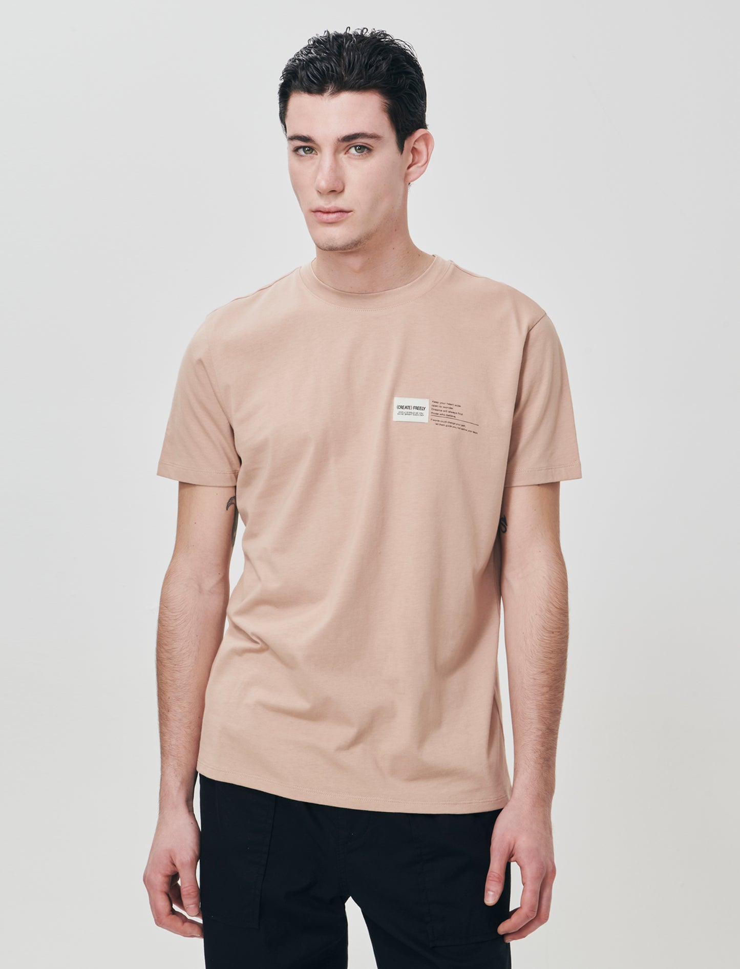 Premium cotton T-shirt with patch and print - Pink