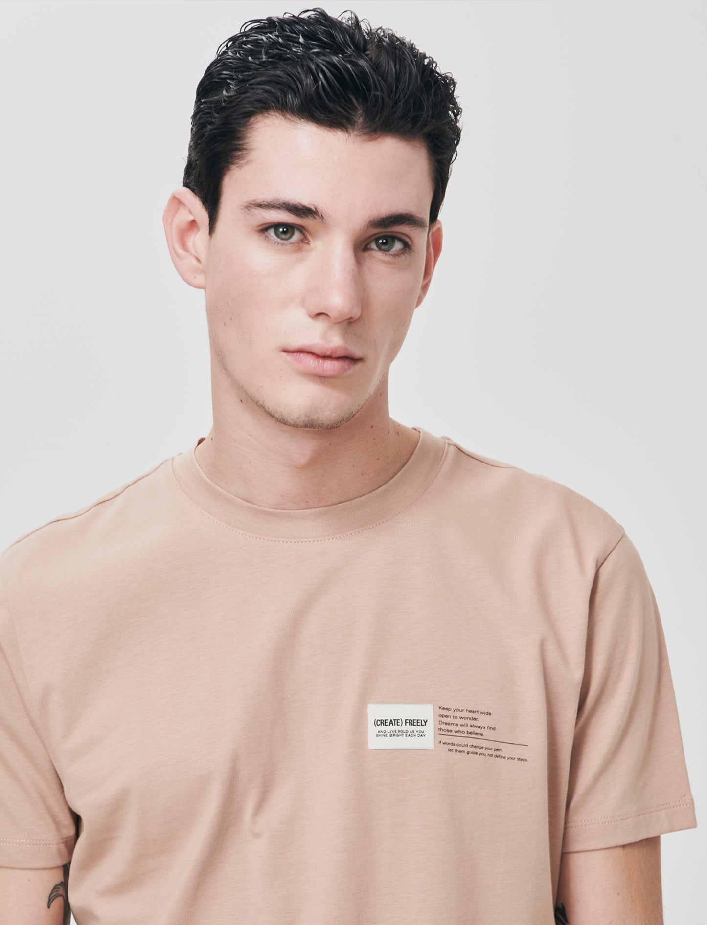 Premium cotton T-shirt with patch and print - Pink