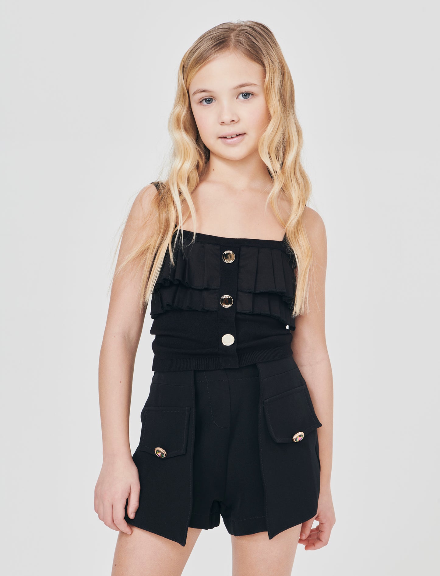 Top elegante in maglia con balze e bottoni - Nero