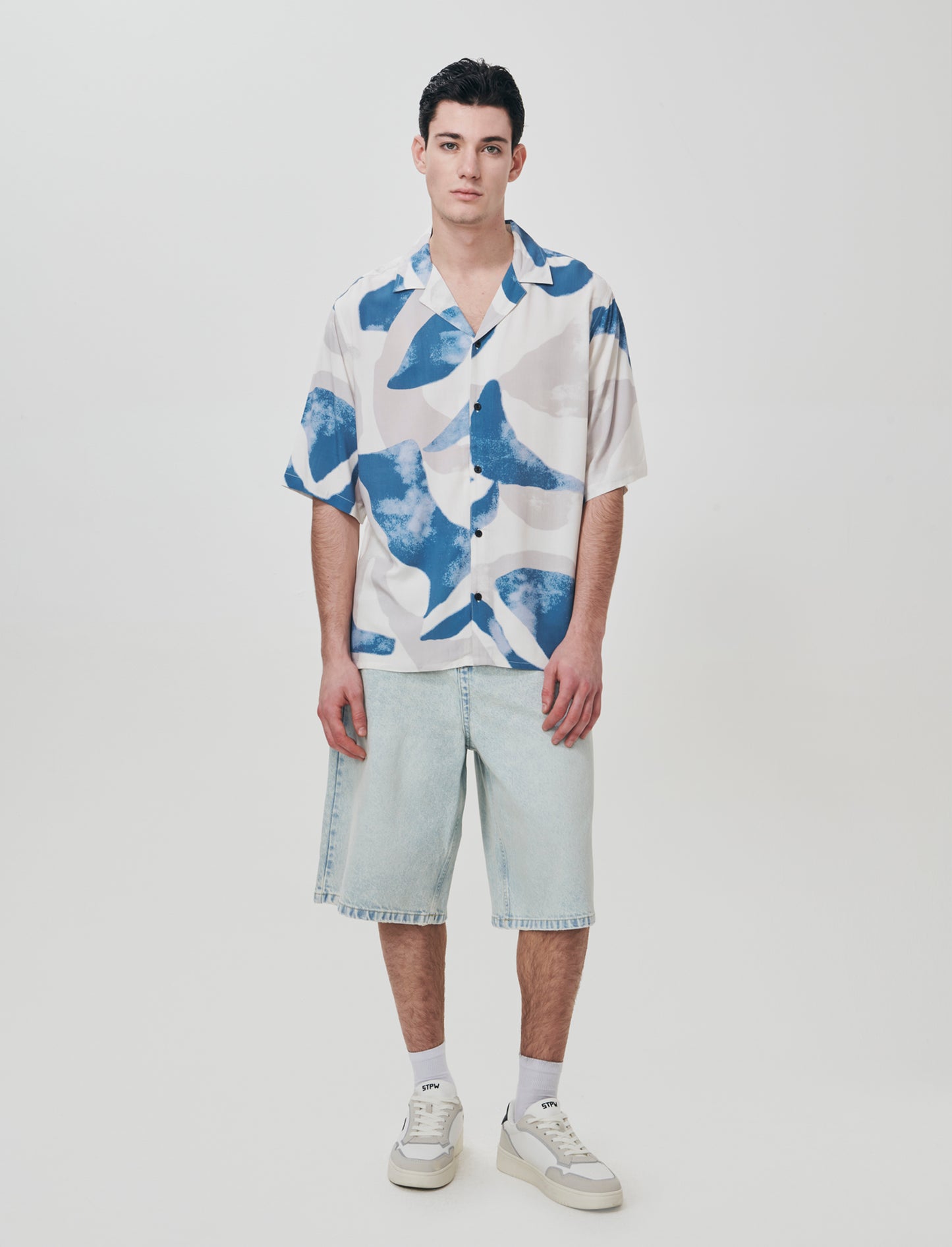 Bermuda Jeans Skater Fit in Denim Slavato - Denim chiaro
