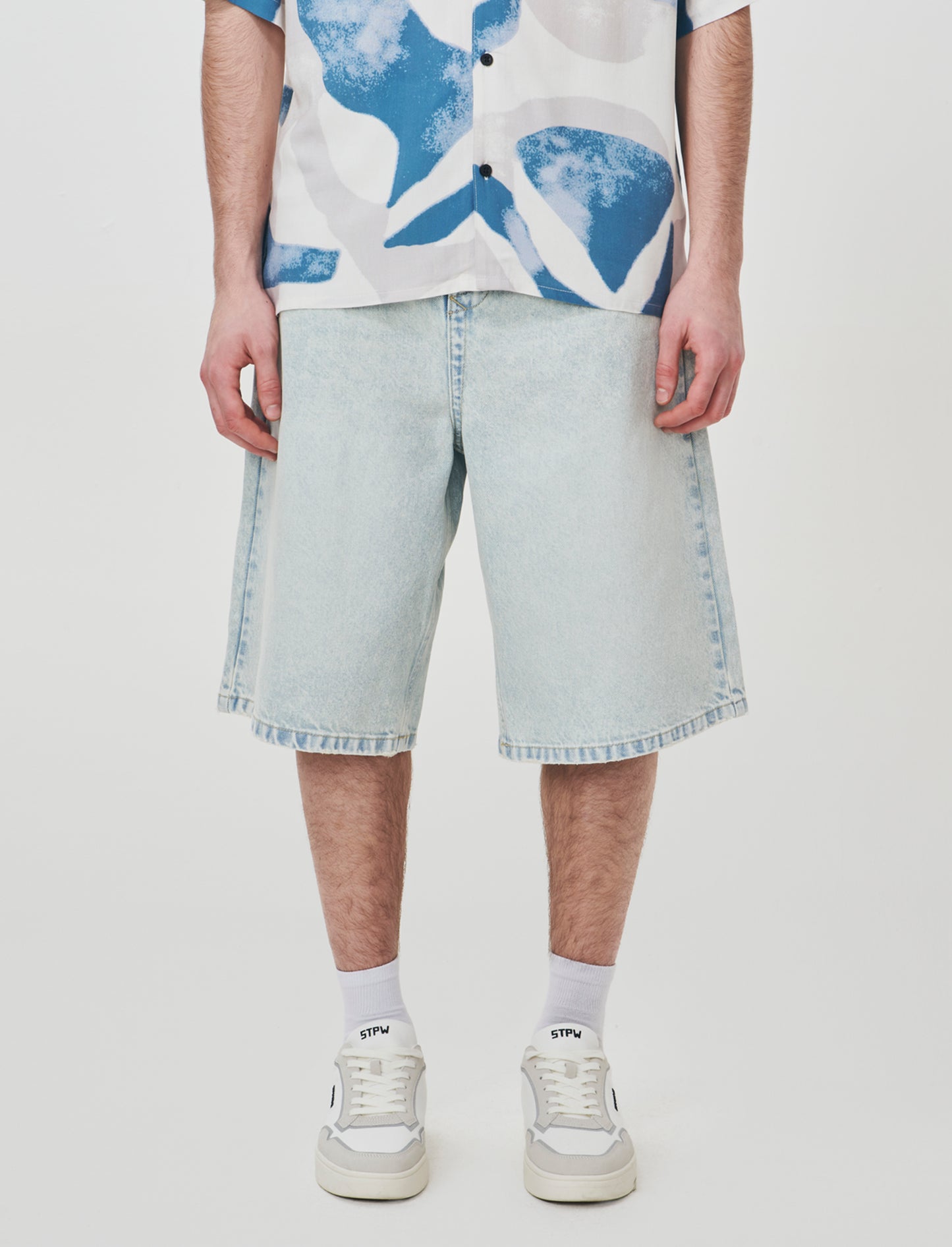 Bermuda Jeans Skater Fit in Denim Slavato - Denim chiaro