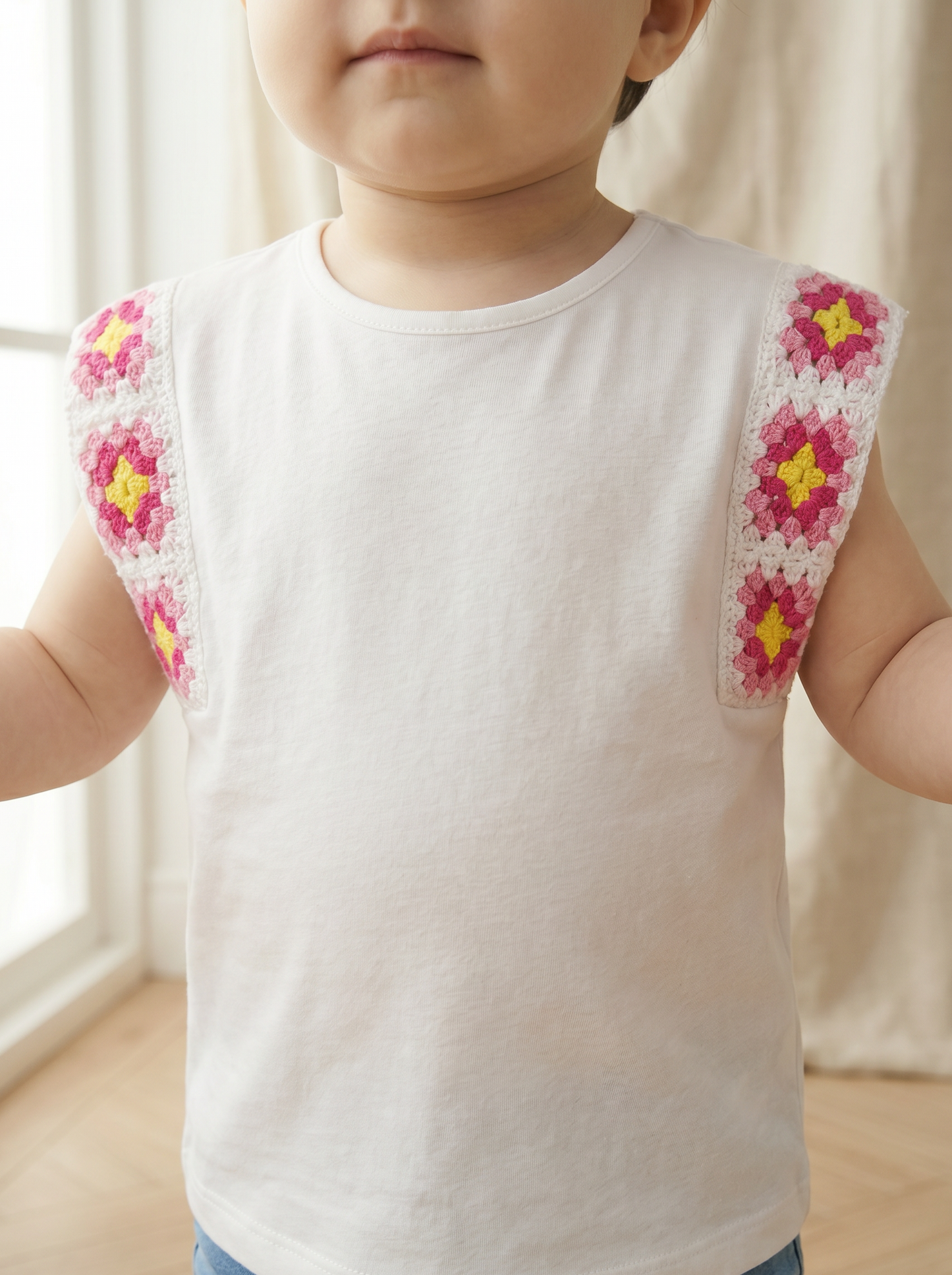 T-shirt in cotone con maniche crochet - Bianco latte