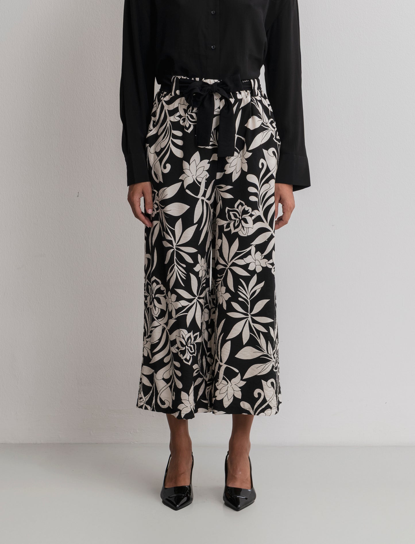 Pantalone stampato con cintura in tessuto - Fiorato