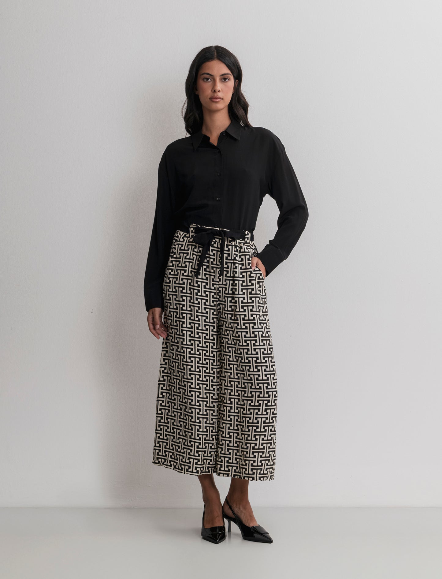 Pantalone stampato con cintura in tessuto - Geometrie