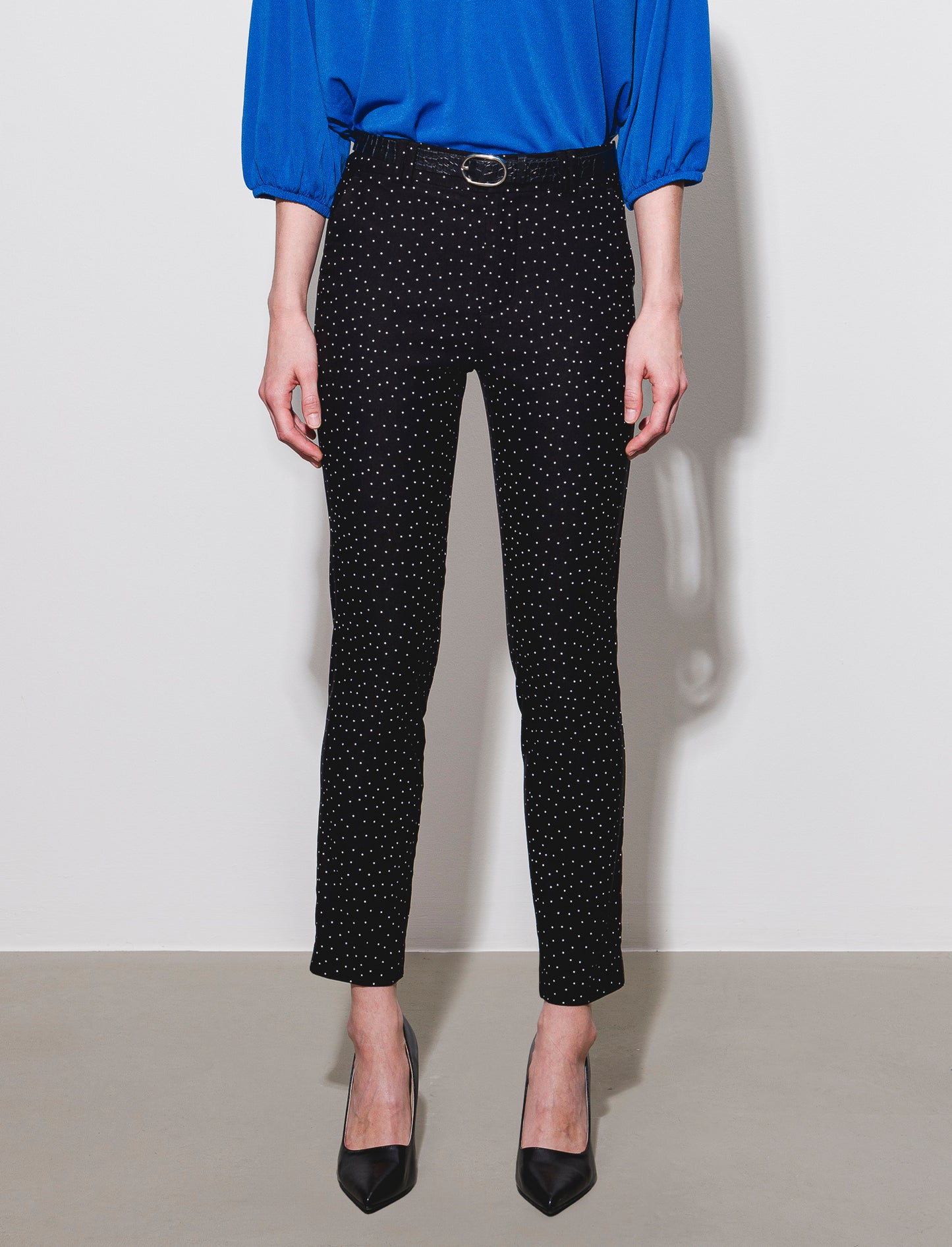 Pantalone slim con cintura da donna - var 2