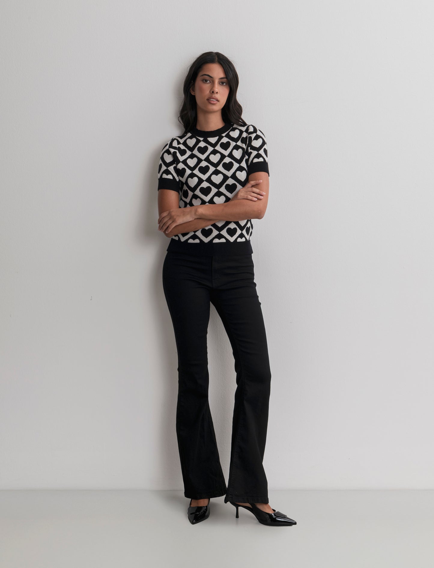 T-SHIRT IN MAGLIA - ner-bianco