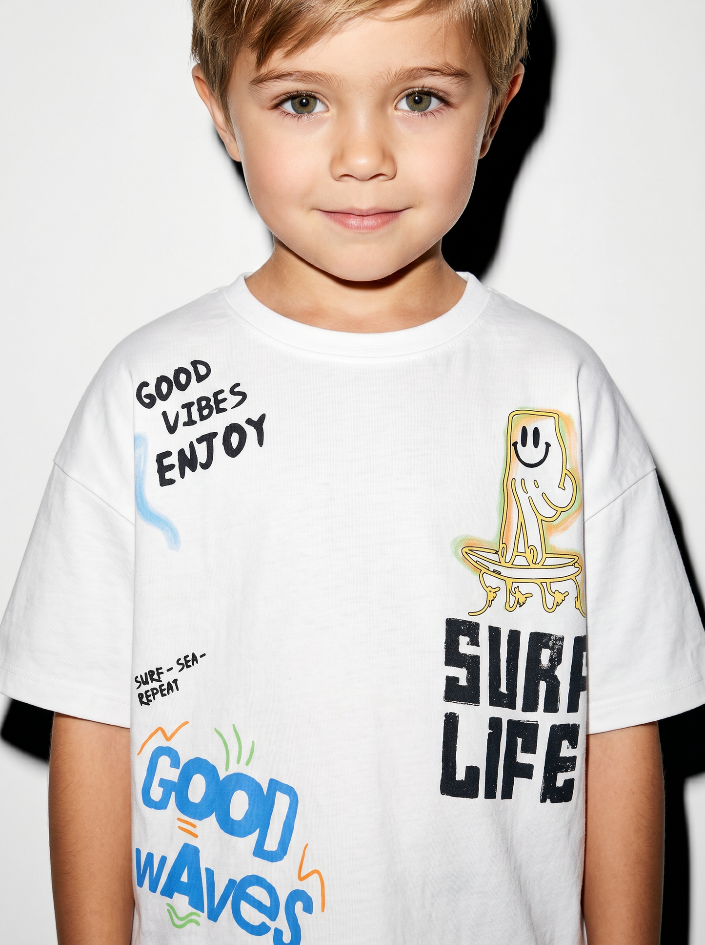 T-shirt surf graffiti over con stampa maxi - Bianco