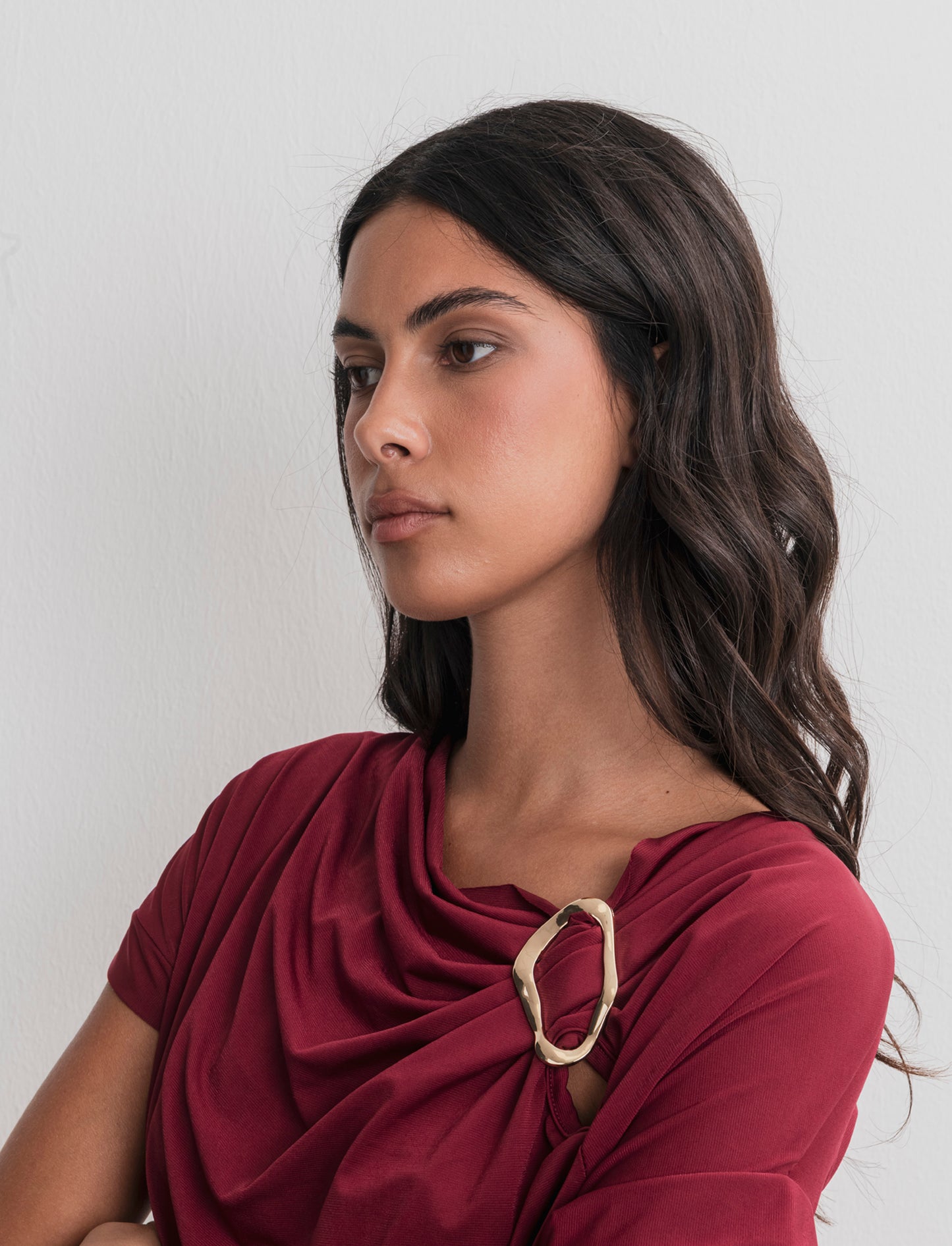 T-SHIRT CON FIBBIA - Vinaccia