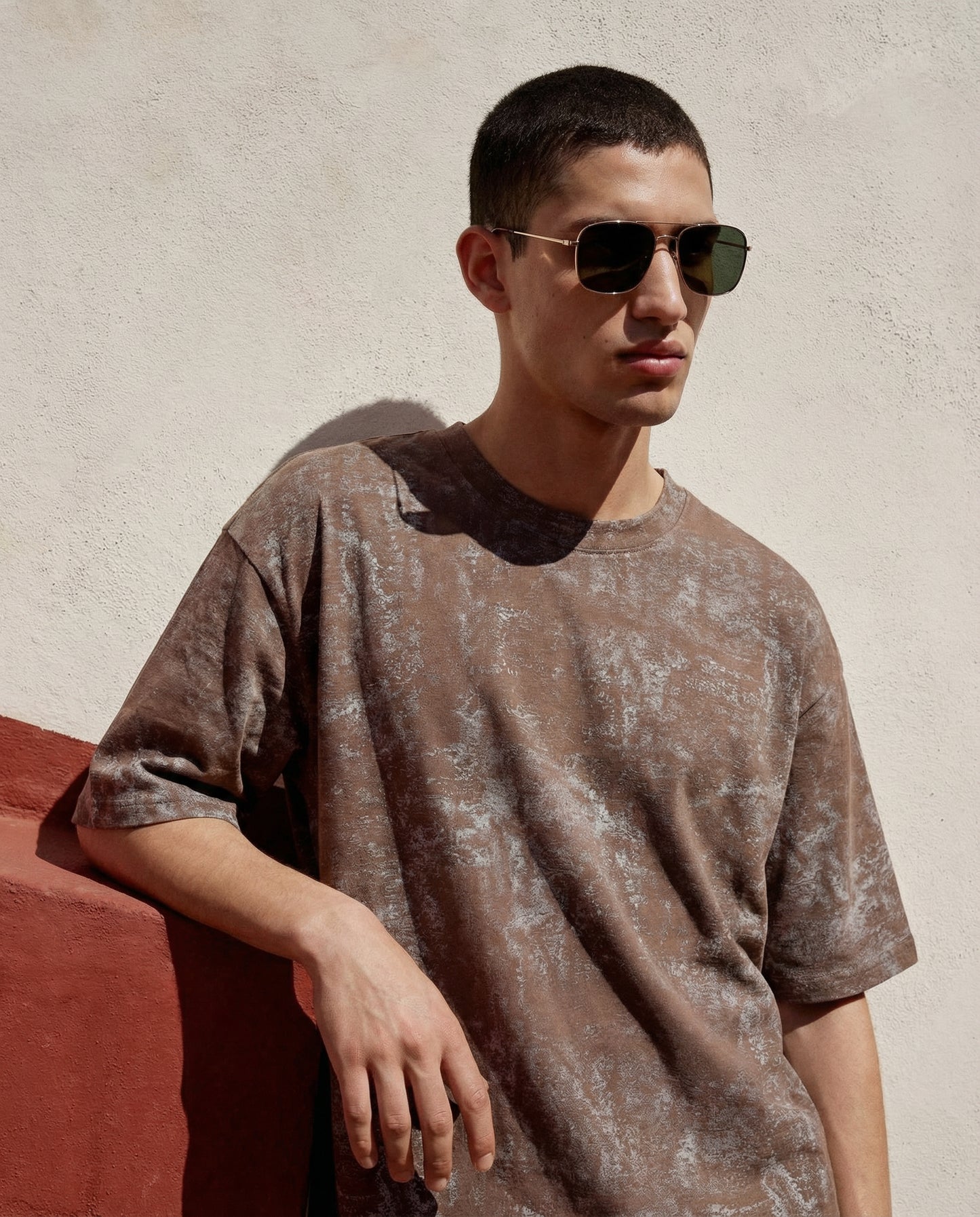 T-shirt cotone con stampa astratta all over - Grigio fango